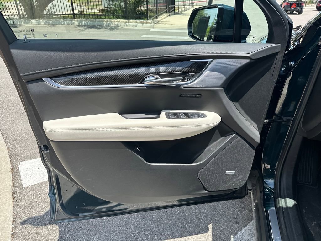 Used 2025 Cadillac XT6 Sport w/ Technology Package AWD/4WD image 14