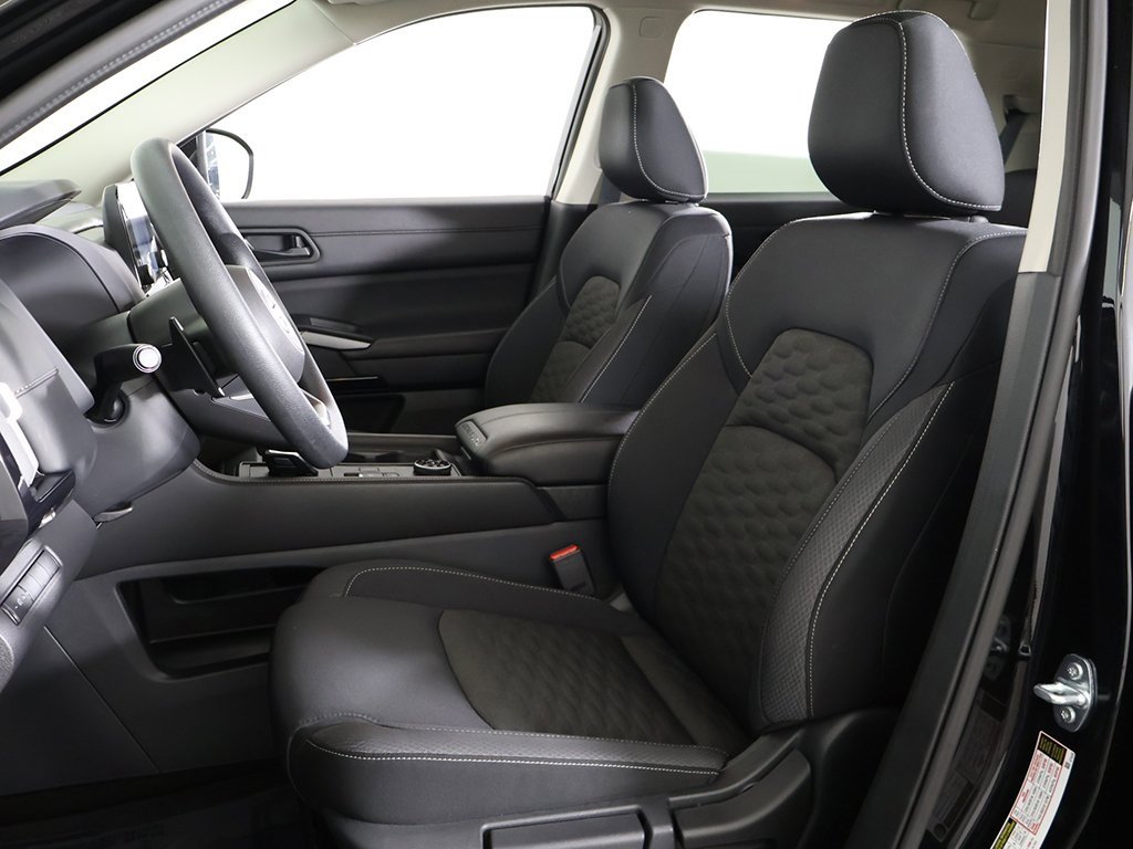 Used 2024 Nissan Pathfinder S image 25