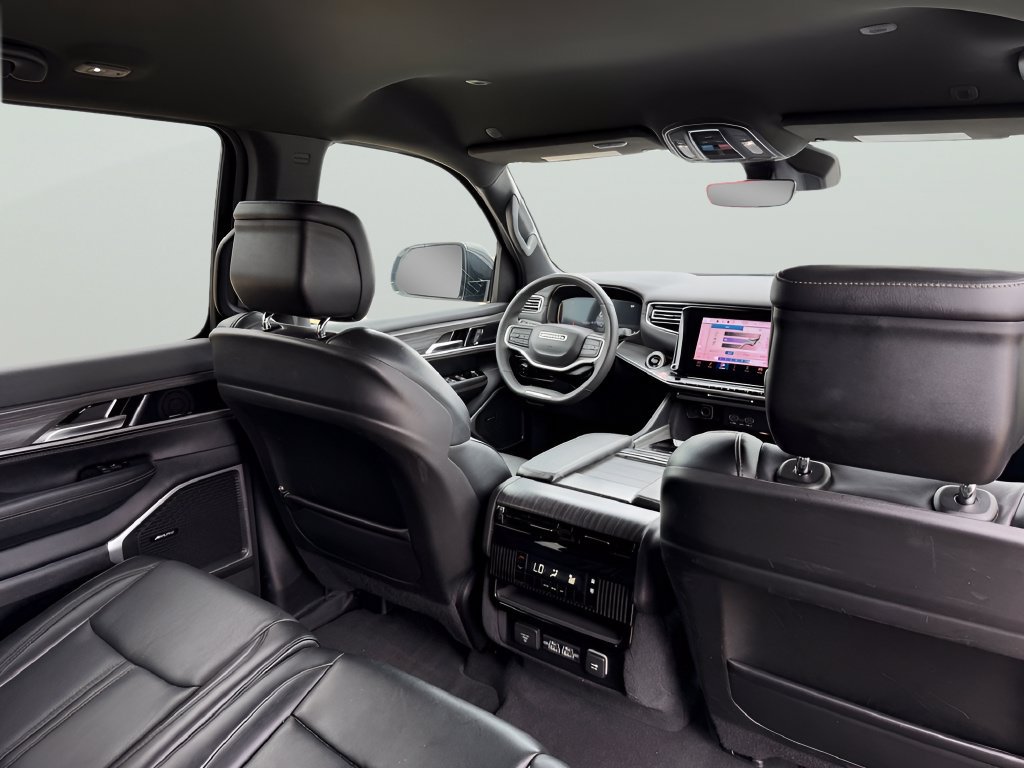 Used 2024 Jeep Wagoneer L Series II RWD image 26