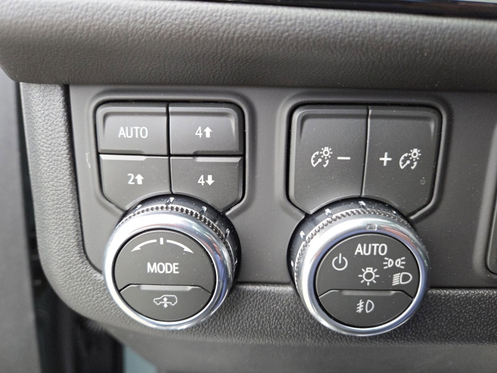 New 2026 GMC Yukon AT4 w/ AT4 Premium Plus Package image 6