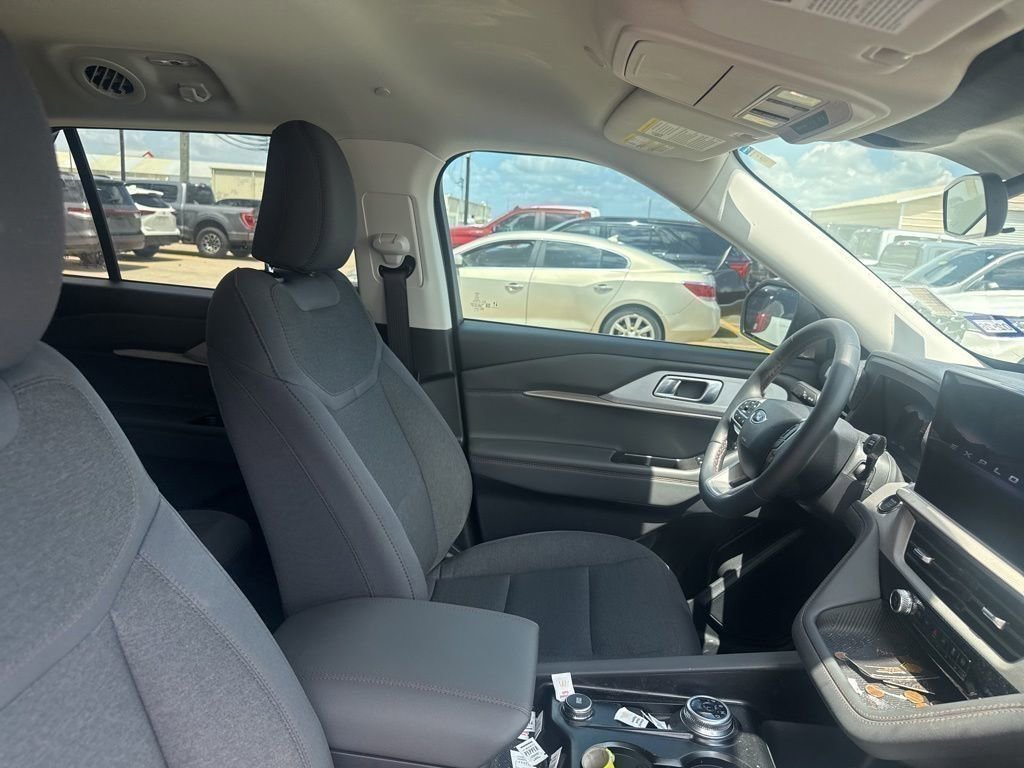 Used 2026 Ford Explorer Active RWD image 7