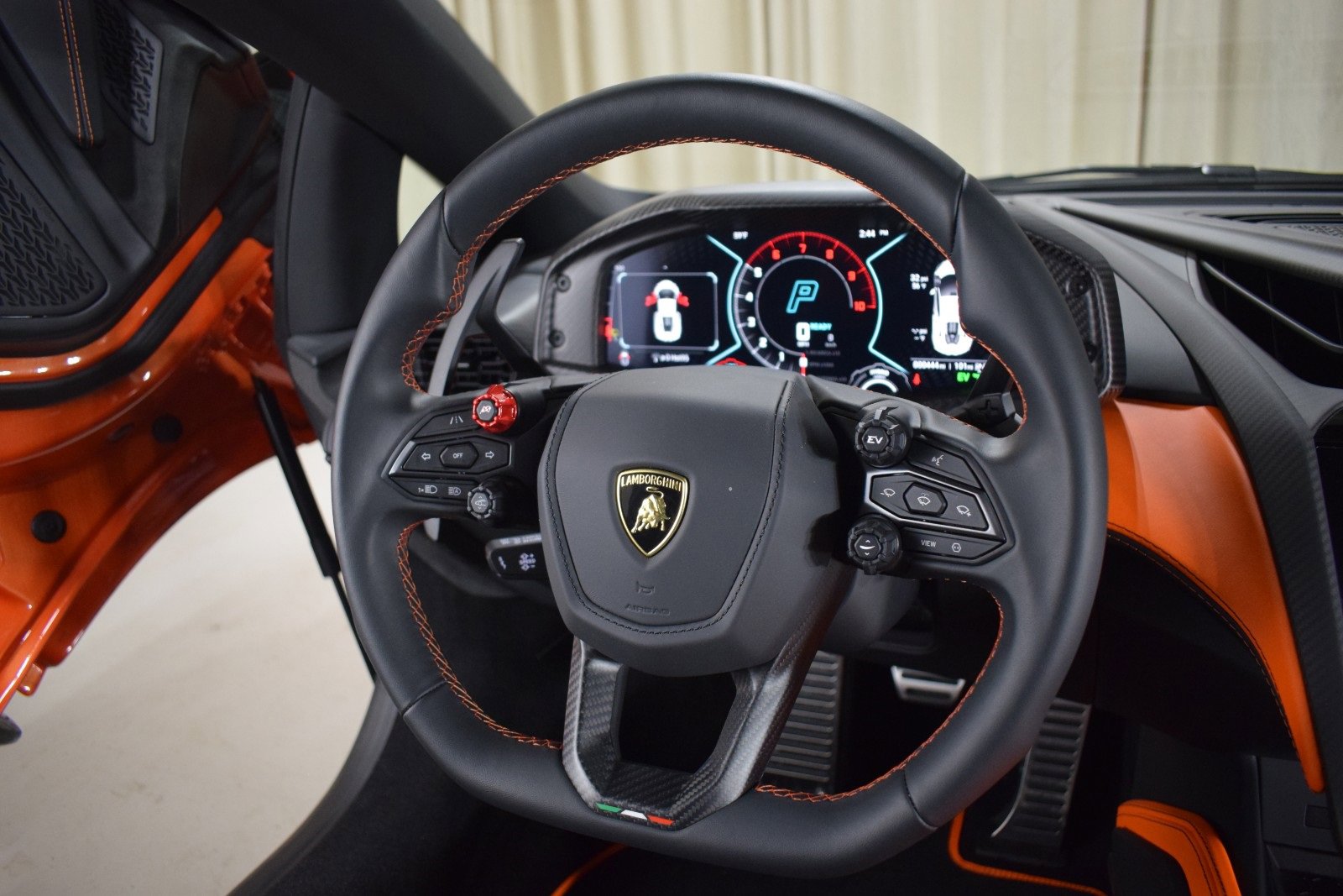 Used 2025 Lamborghini Revuelto image 22