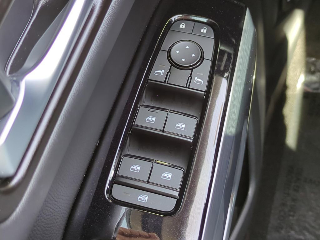 Certified 2024 Nissan Pathfinder SL w/ Black Appearance Package image 21