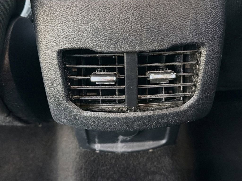 Used 2020 Ford Fusion SE image 32