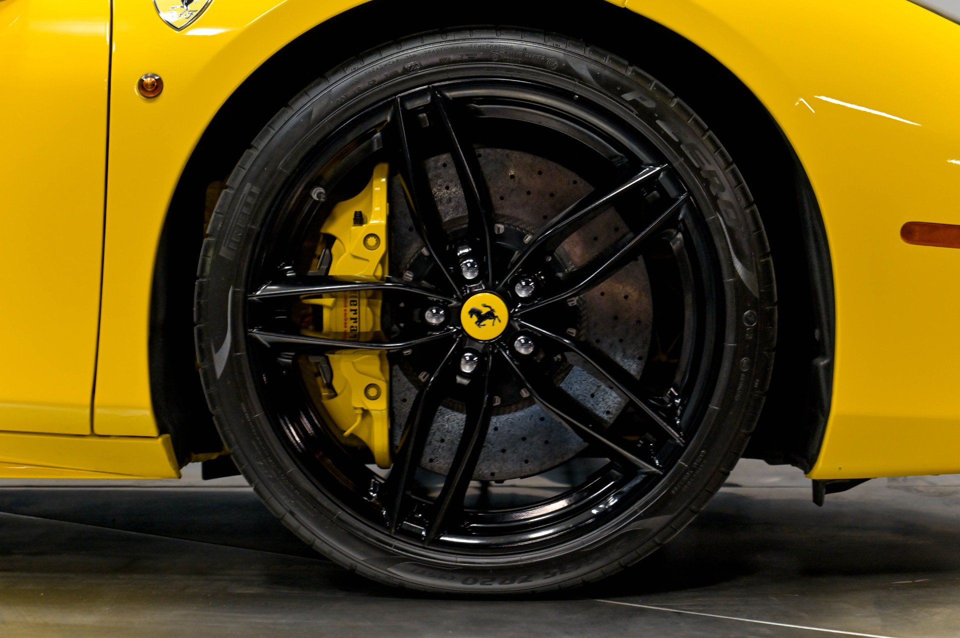 Used 2017 Ferrari 488 Spider RWD image 33