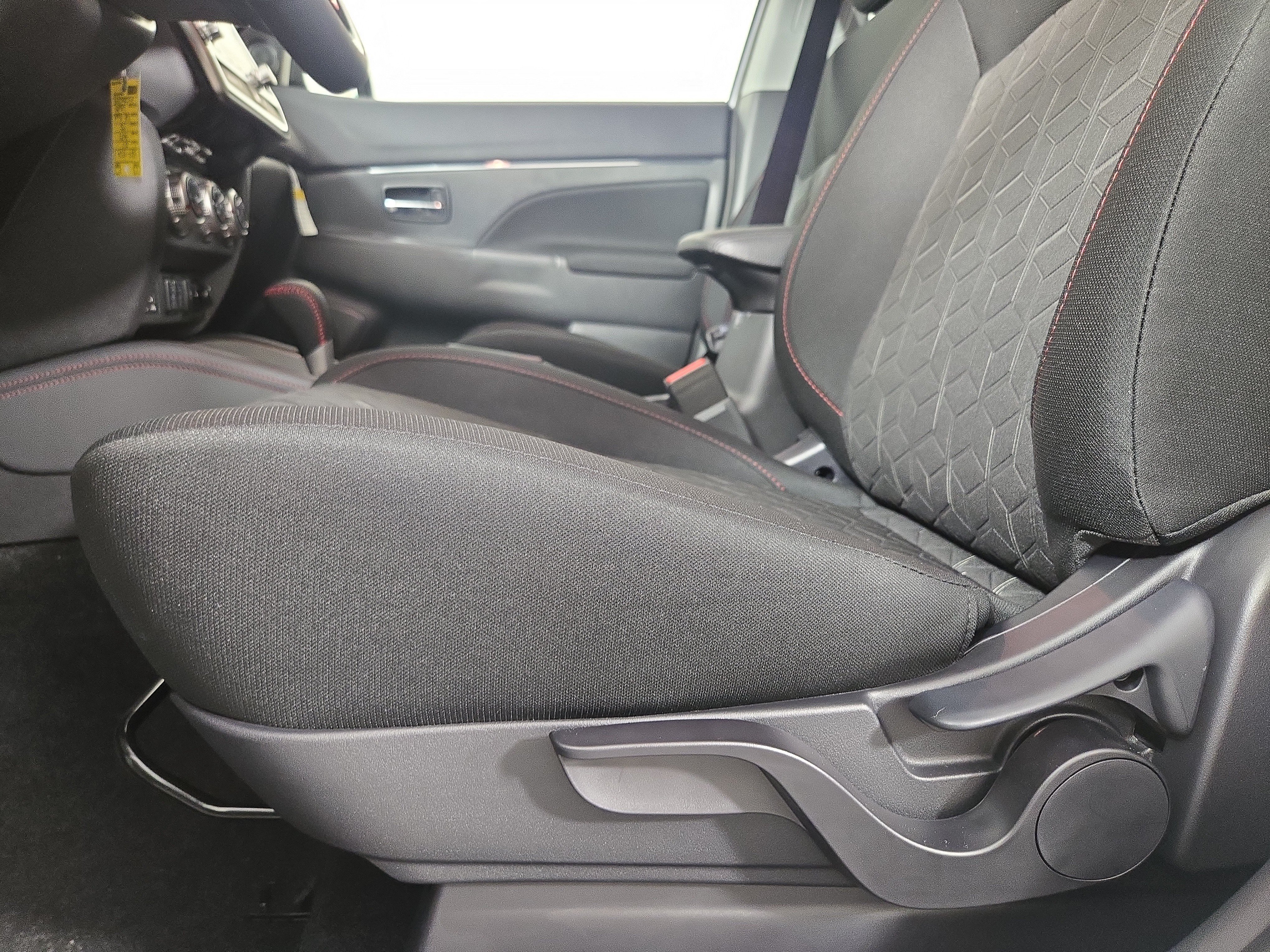 New 2027 Mitsubishi Outlander Sport LE AWD/4WD image 27
