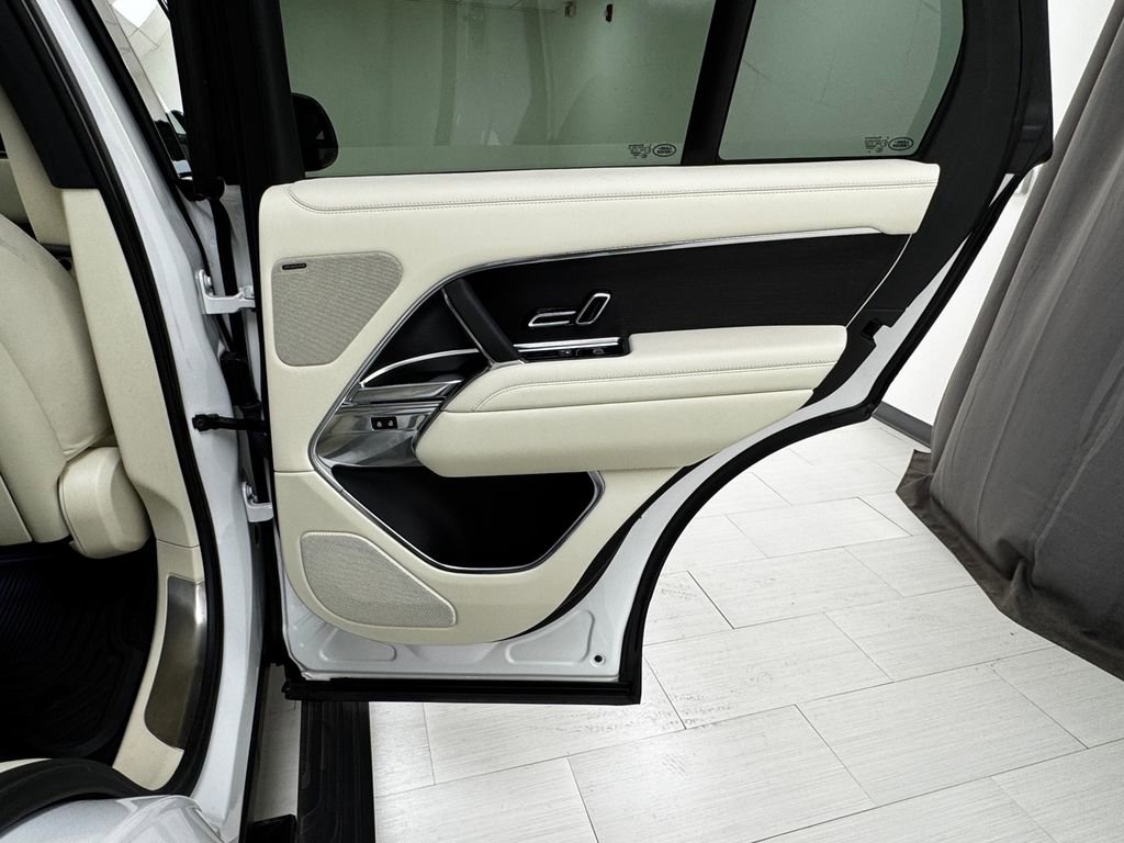 Used 2023 Land Rover Range Rover SE image 15