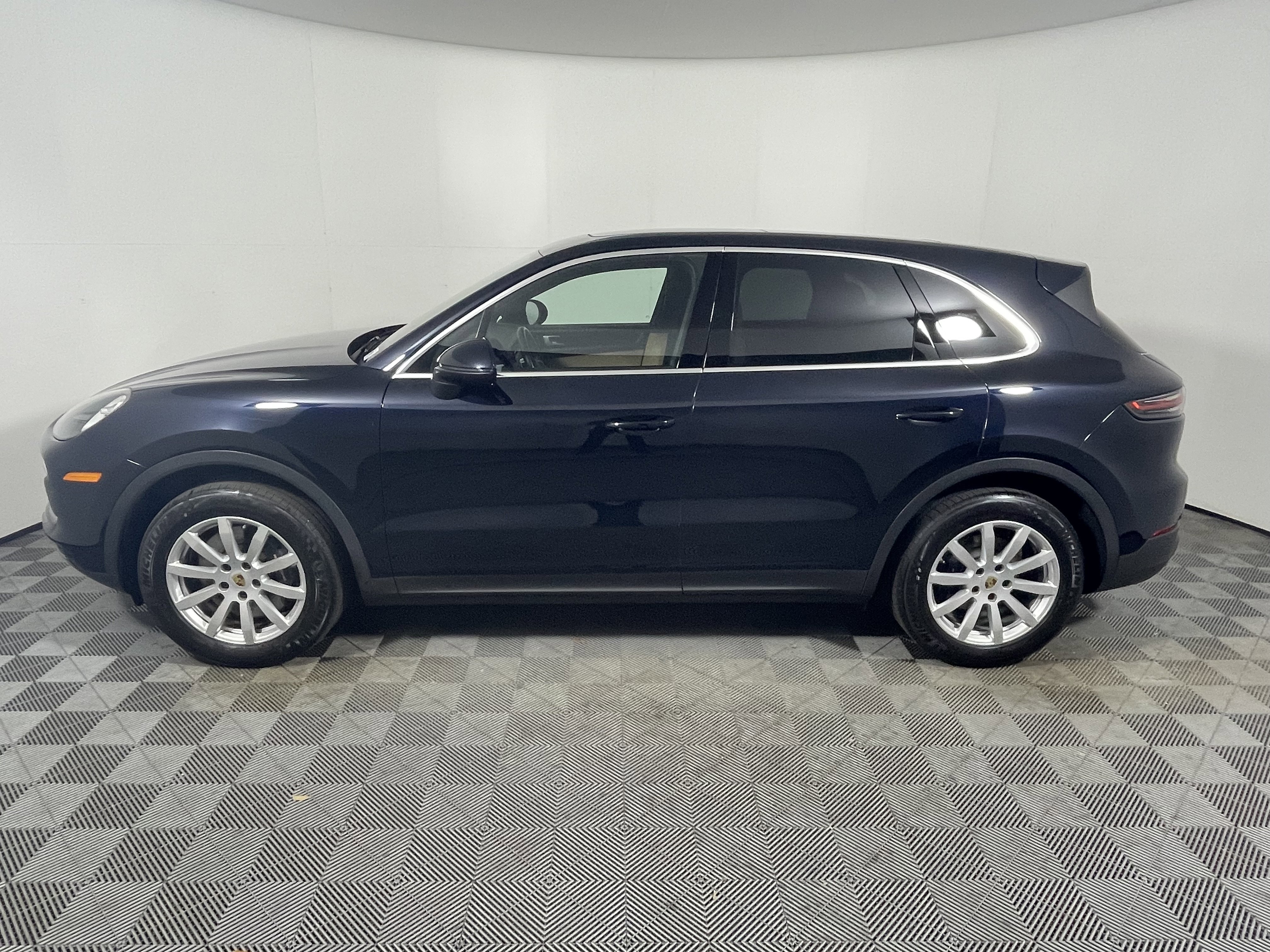 Certified 2023 Porsche Cayenne AWD/4WD image 2