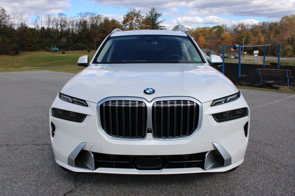 New 2026 BMW X7 xDrive40i image 3