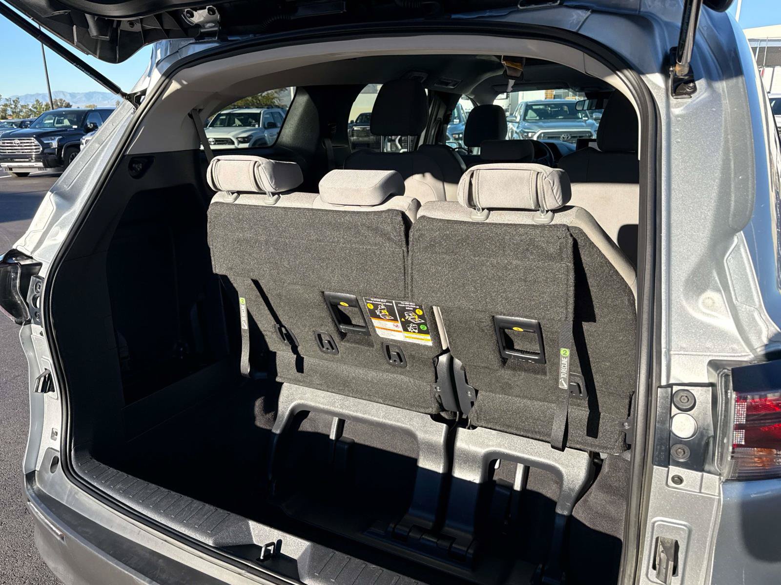 Used 2025 Toyota Sienna LE FWD image 15