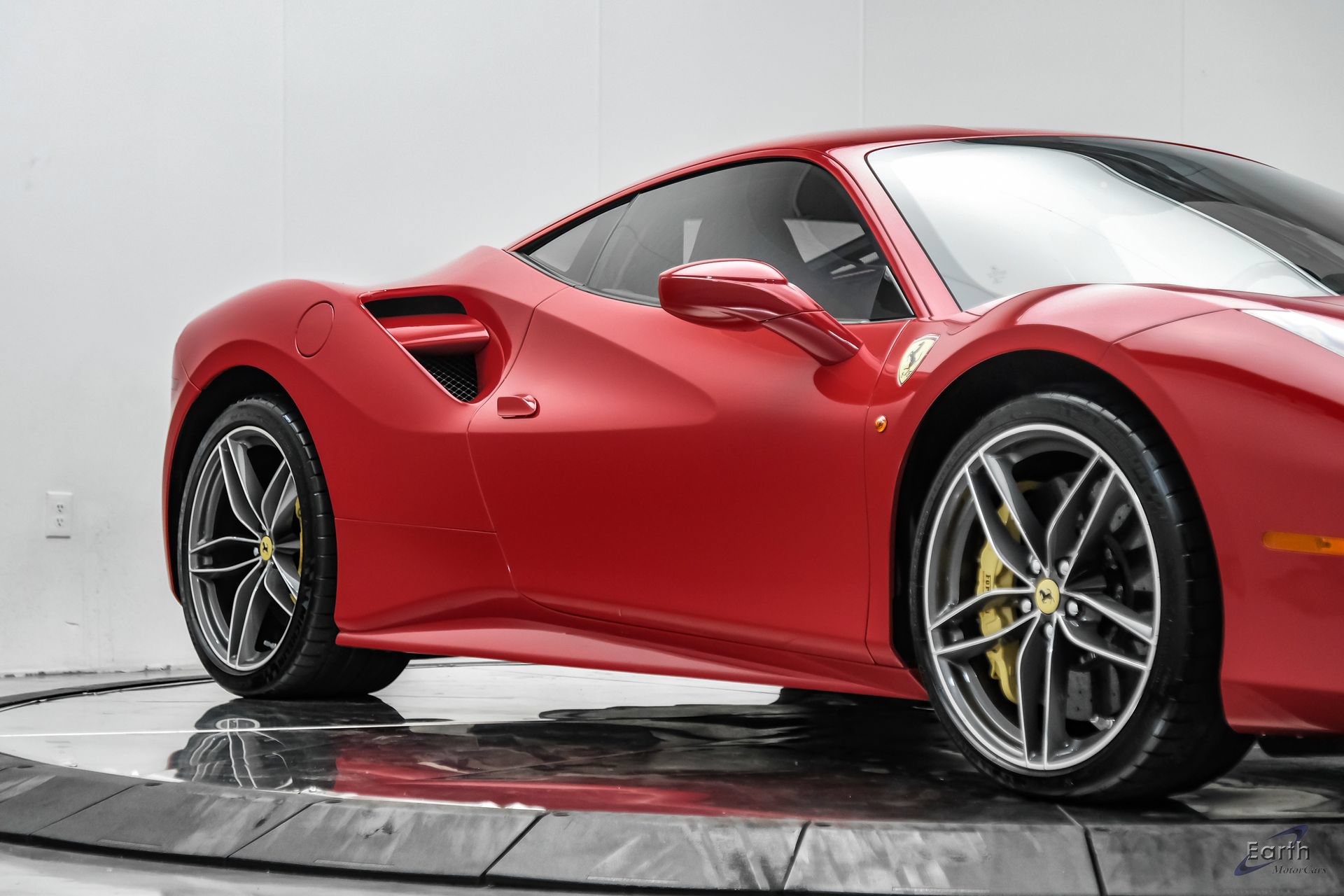 Used 2017 Ferrari 488 GTB RWD image 31