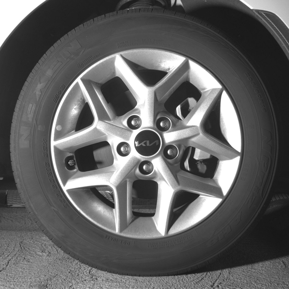 Used 2025 Kia Soul LX w/ LX Technology Package FWD image 13