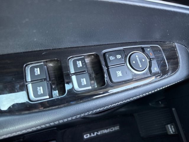 Used 2020 Kia Sorento LX FWD image 25