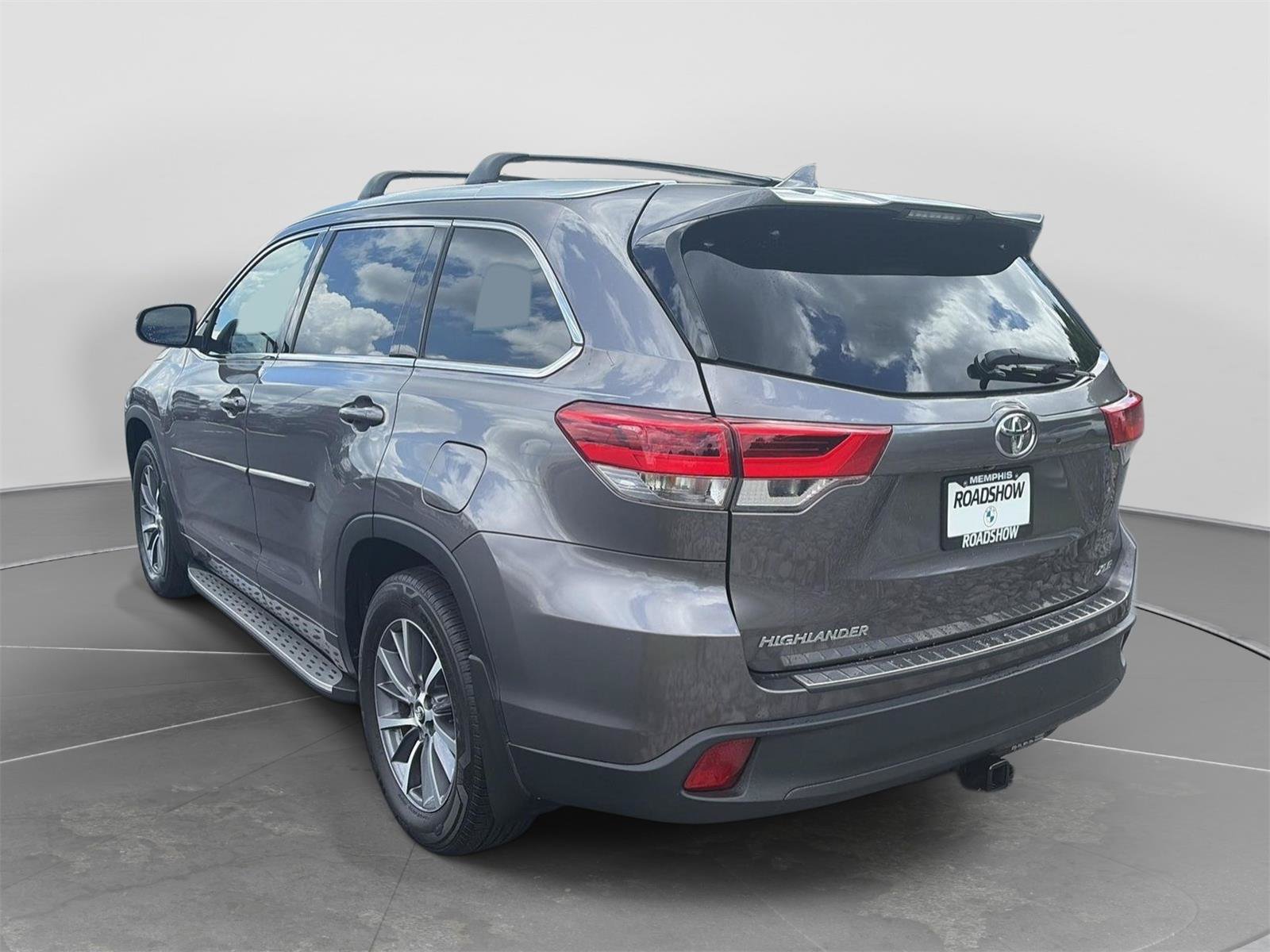Used 2018 Toyota Highlander XLE FWD image 3