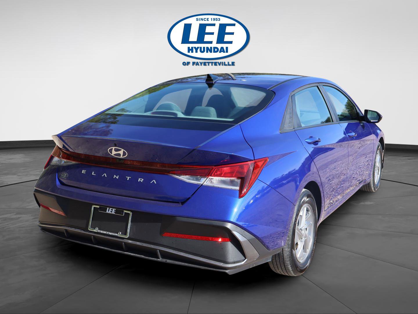 Used 2024 Hyundai Elantra SE FWD image 3