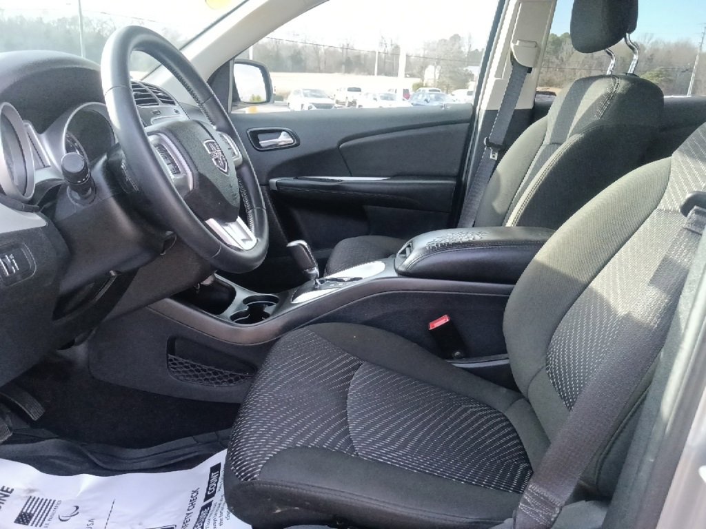 Used 2020 Dodge Journey SE w/ SE Popular Equipment Group image 15