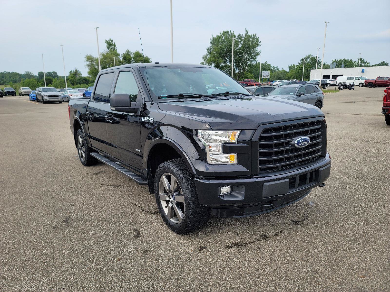 Used 2016 Ford F150 XLT w/ Equipment Group 302A Luxury AWD/4WD image 11