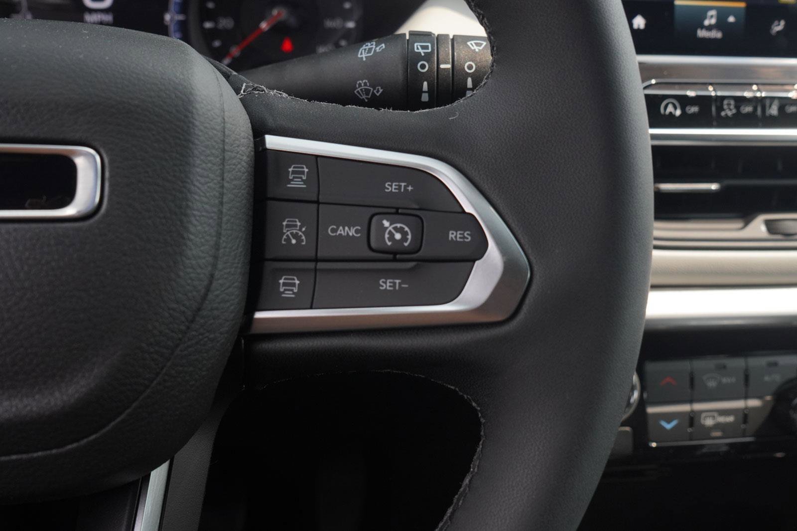 New 2025 Jeep Compass Limited image 16