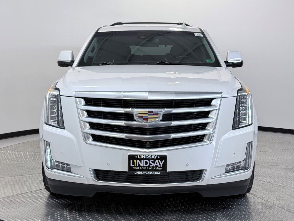 Used 2018 Cadillac Escalade Luxury image 2
