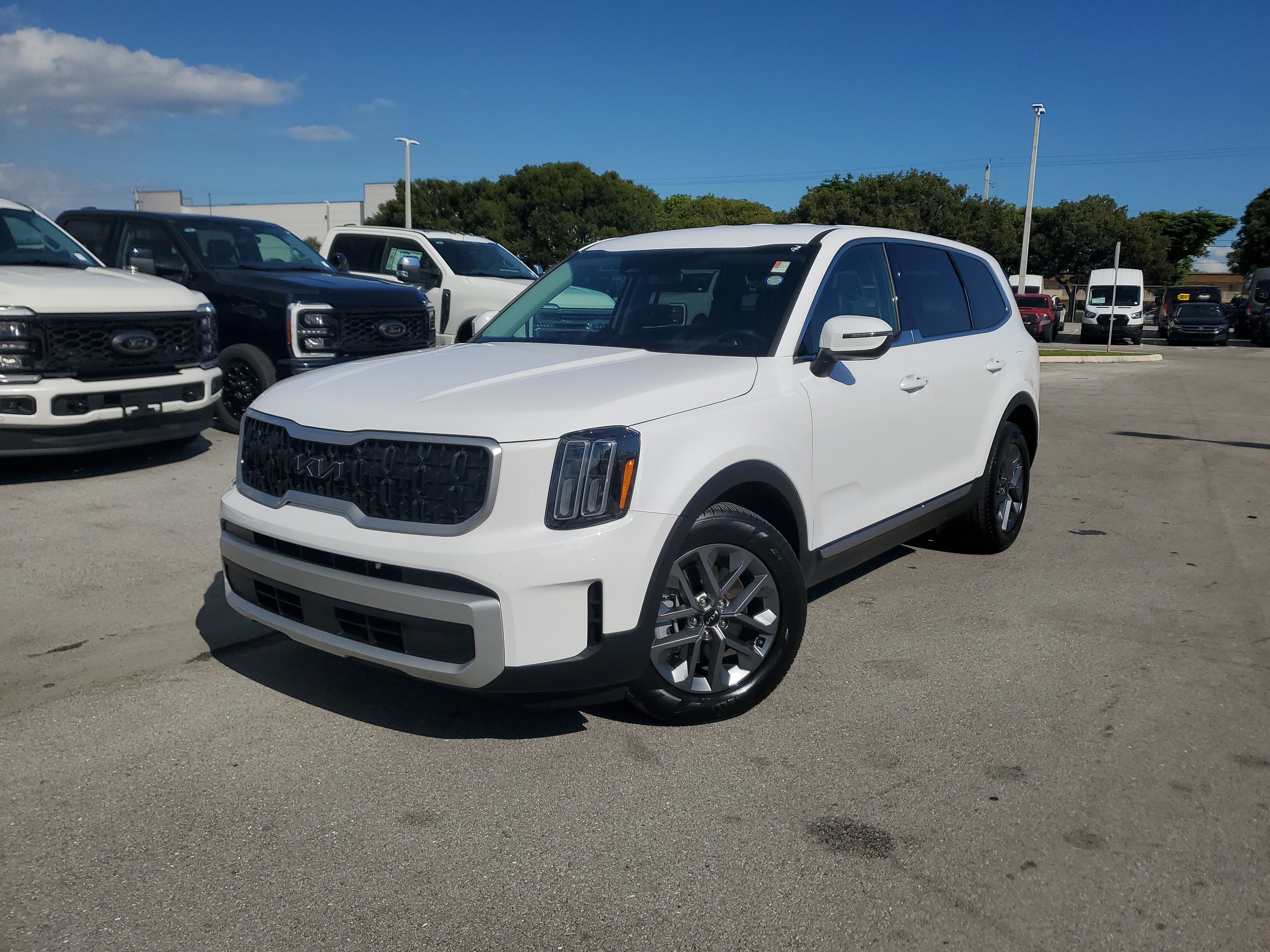 Used 2024 Kia Telluride LX FWD image 31