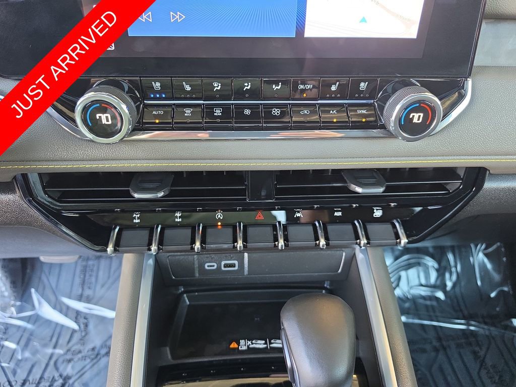 Certified 2025 Chevrolet Colorado ZR2 w/ Midnight Edition AWD/4WD image 17