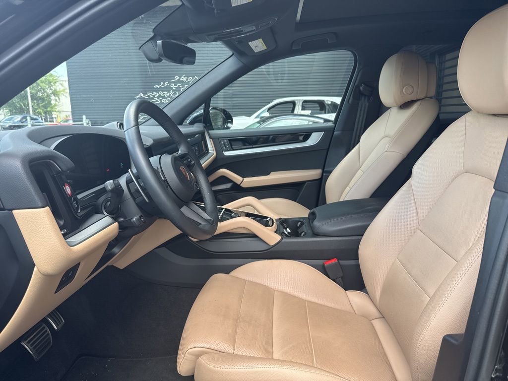 Certified 2025 Porsche Cayenne S AWD/4WD image 5