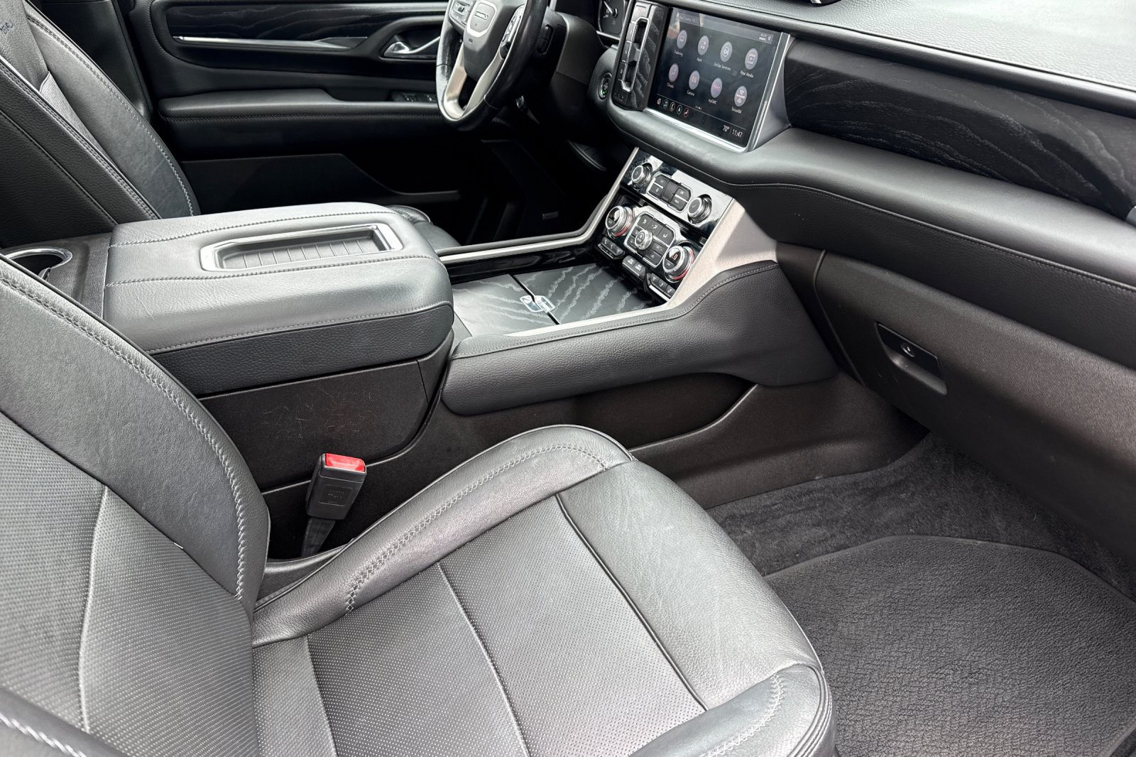 Used 2021 GMC Yukon XL Denali w/ Denali Ultimate Package AWD/4WD image 21