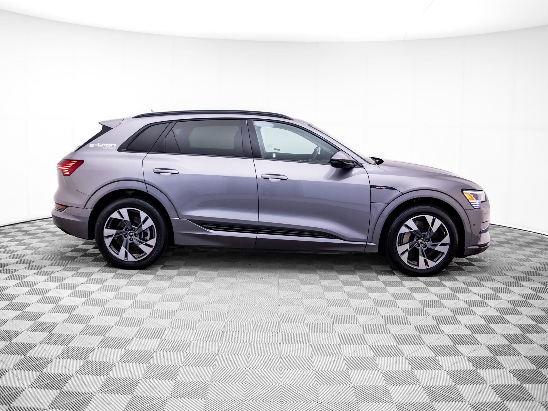 Used 2022 Audi e-tron Premium AWD/4WD image 7