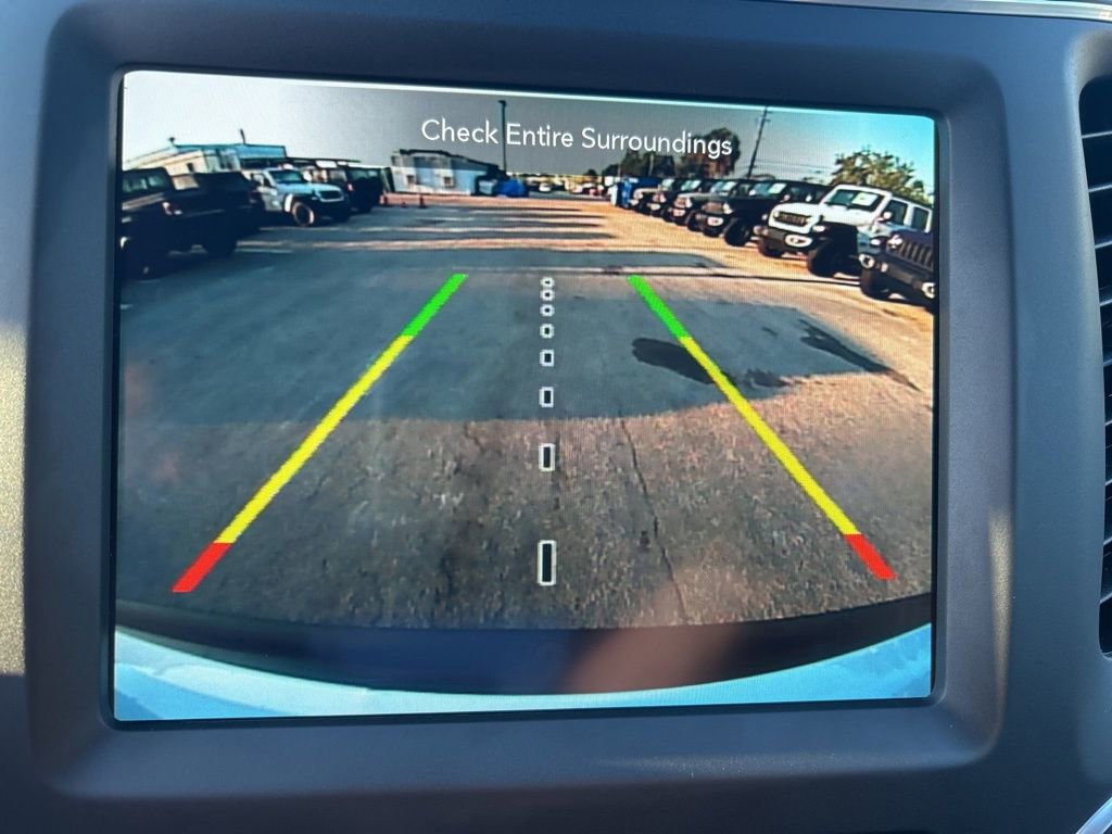 Used 2023 Jeep Cherokee Altitude Lux image 14