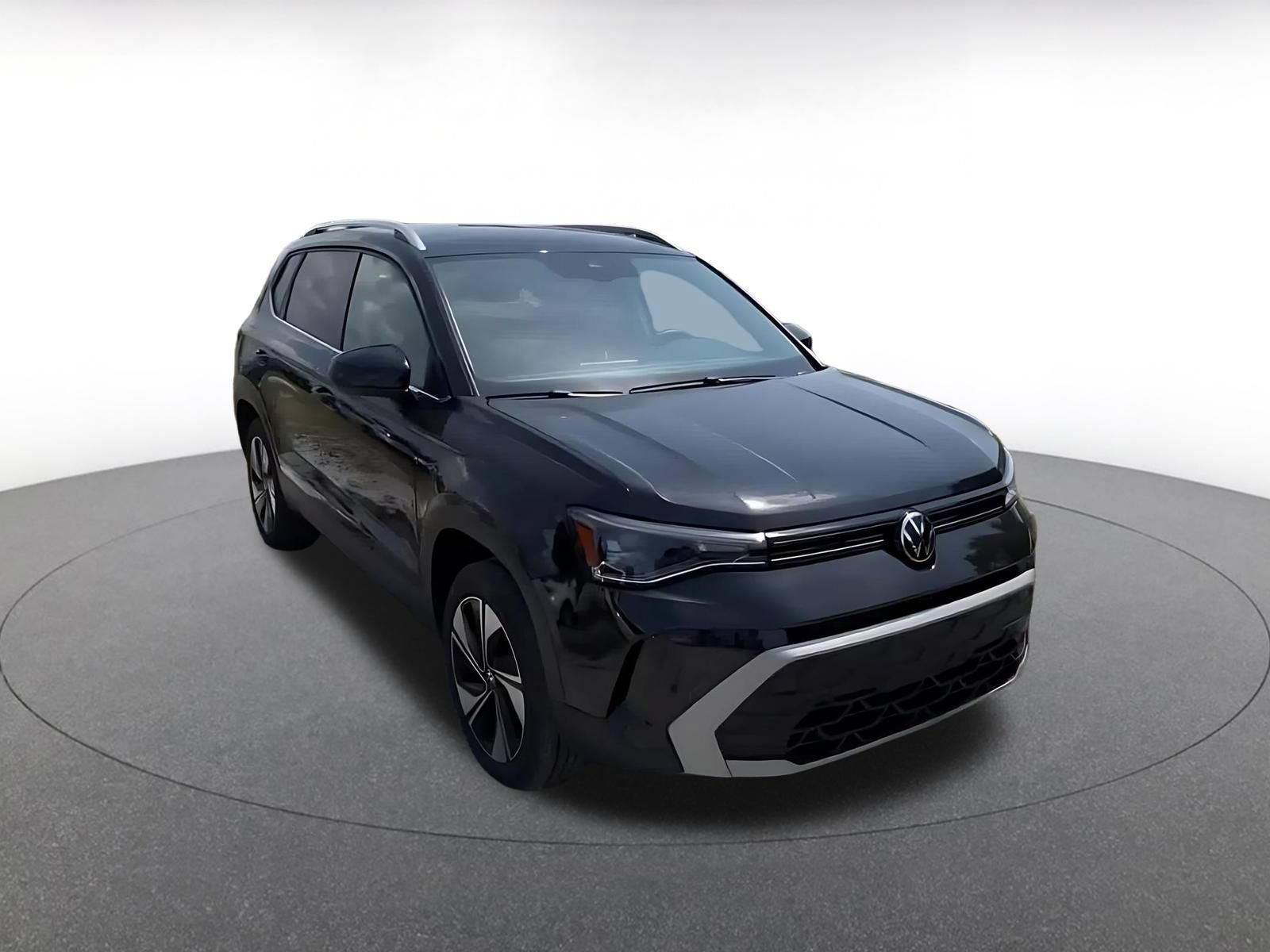 Used 2025 Volkswagen Taos SE AWD/4WD image 3