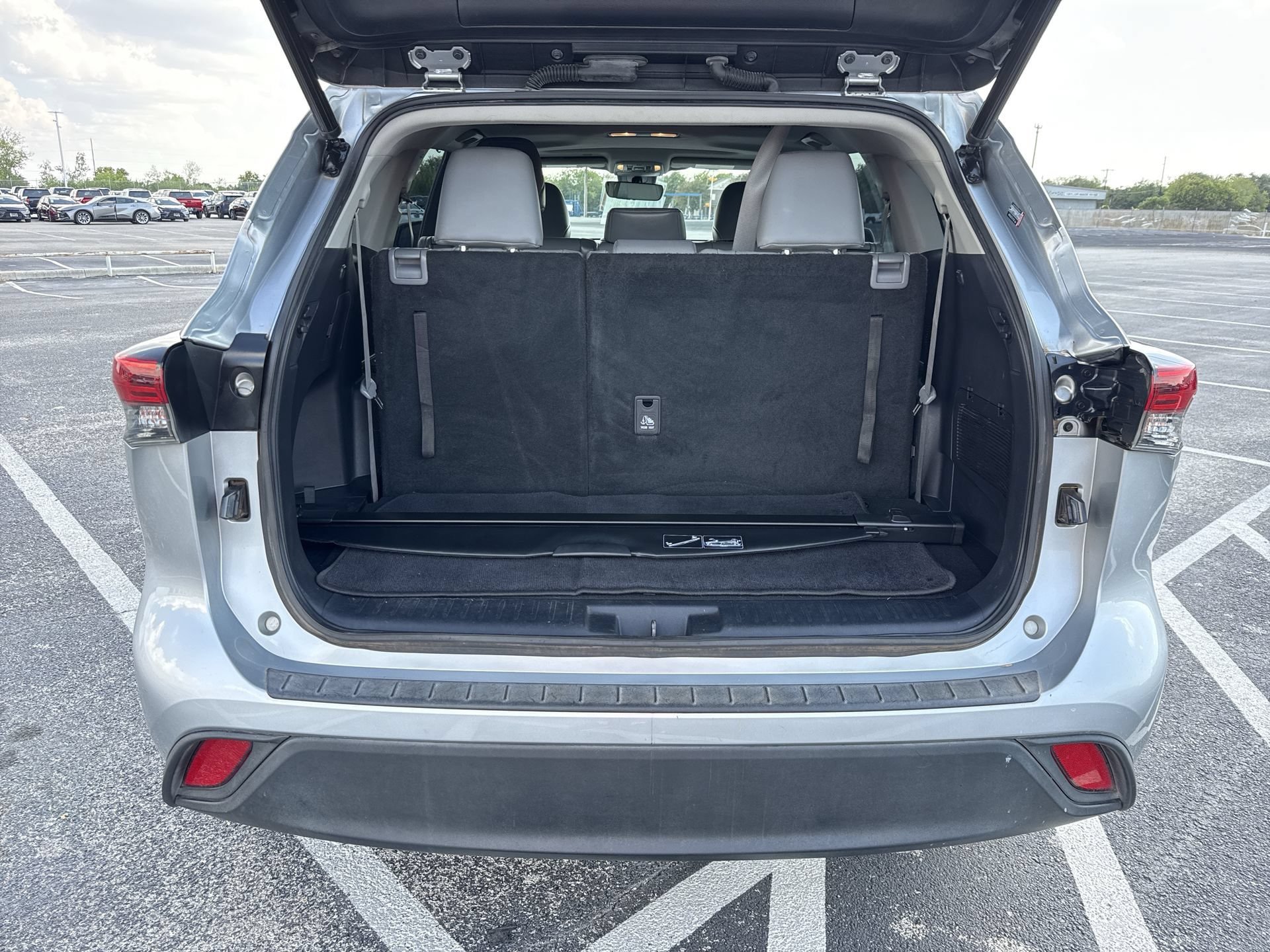 Certified 2021 Toyota Highlander XLE FWD image 21
