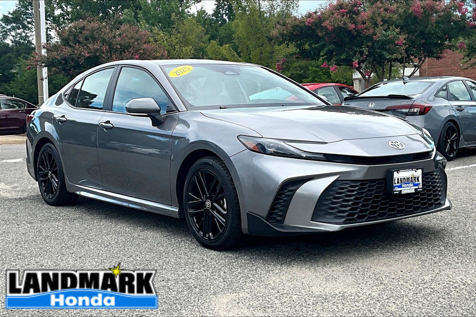 Used 2025 Toyota Camry SE FWD image 10