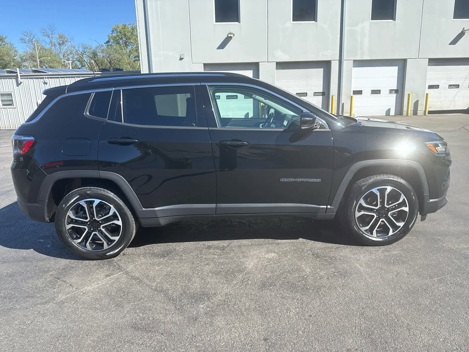 Used 2022 Jeep Compass Limited image 2