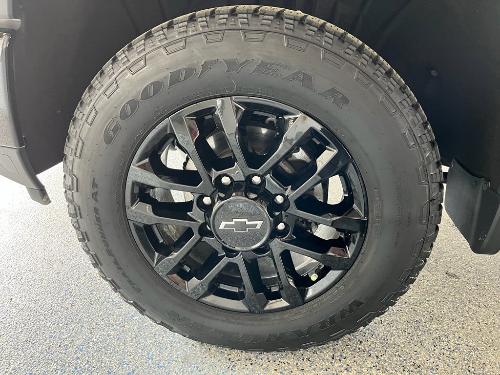 Used 2025 Chevrolet Silverado 2500 LTZ w/ LTZ Plus Package image 36
