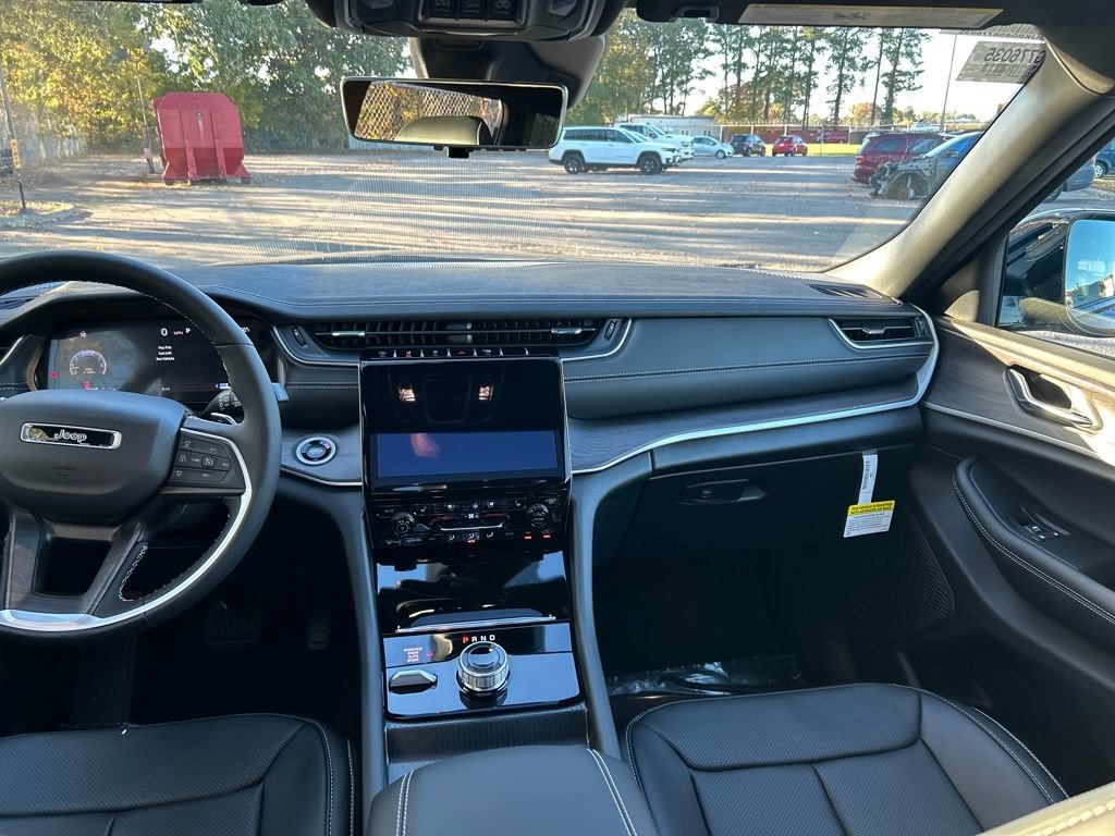 New 2025 Jeep Grand Cherokee L Limited w/ Luxury Tech Group II image 23
