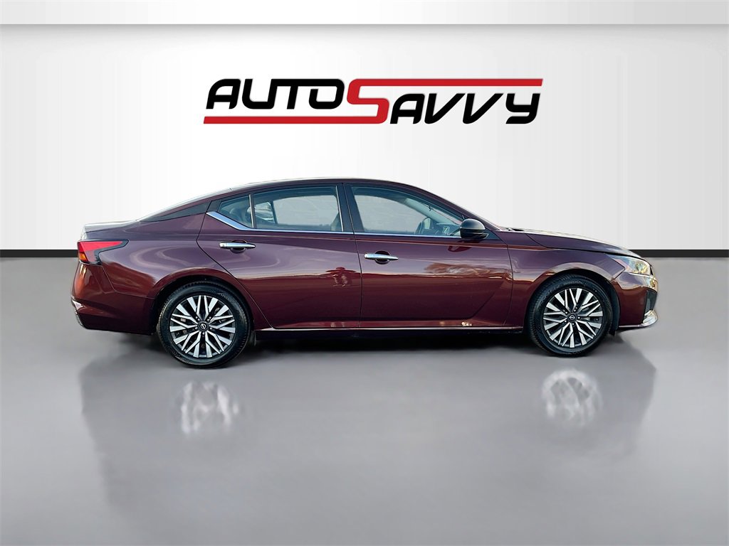 Used 2024 Nissan Altima 2.5 SV image 8
