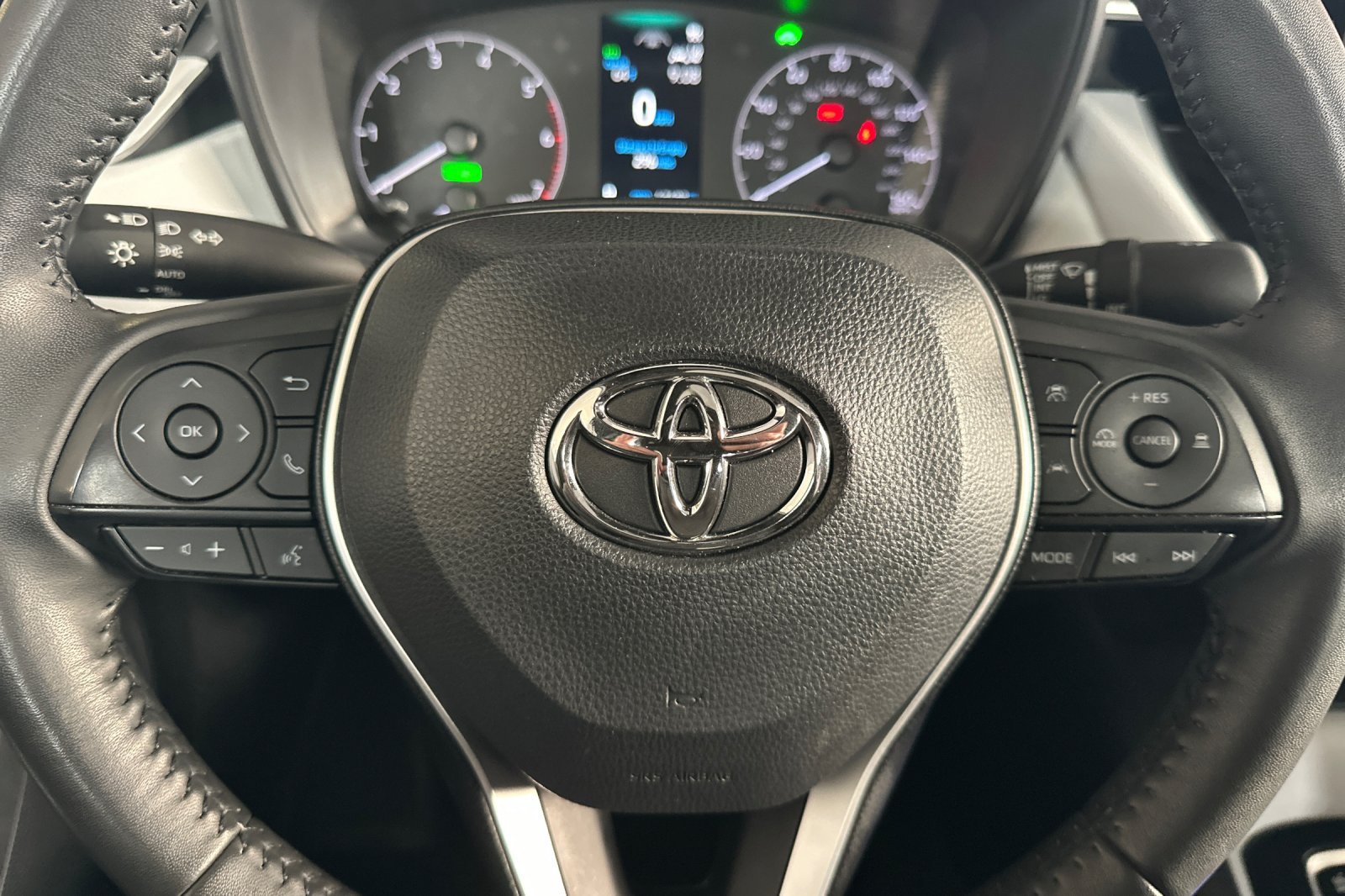 Used 2024 Toyota Corolla SE w/ SE Package FWD image 18
