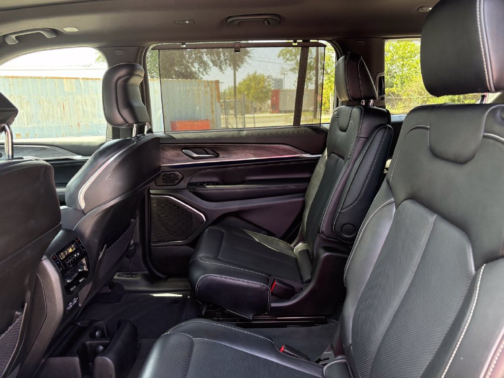 Used 2023 Jeep Grand Cherokee L Overland w/ Luxury Tech Group IV AWD/4WD image 15