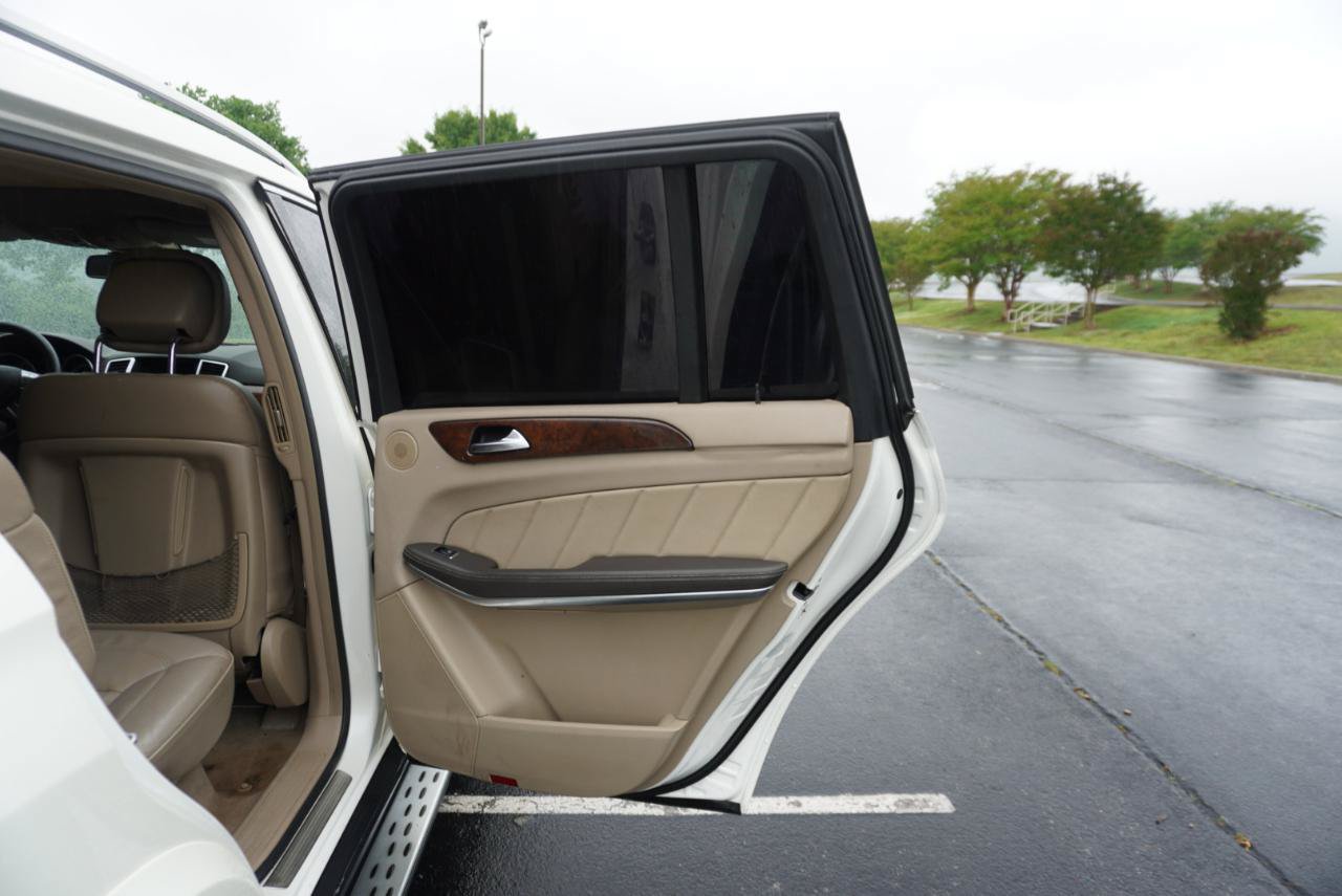 Used 2013 Mercedes-Benz GL 550 4MATIC image 21