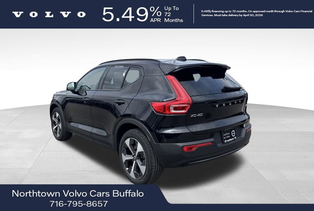 Used 2024 Volvo XC40 B5 Core image 3