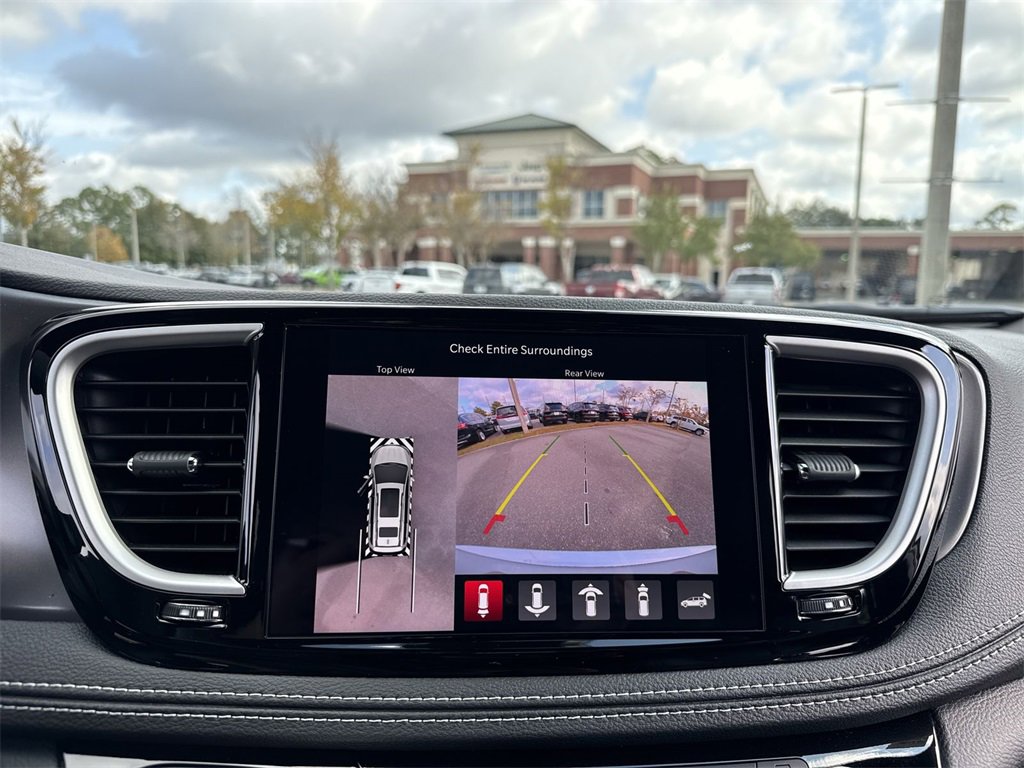 New 2026 Chrysler Pacifica Select image 24