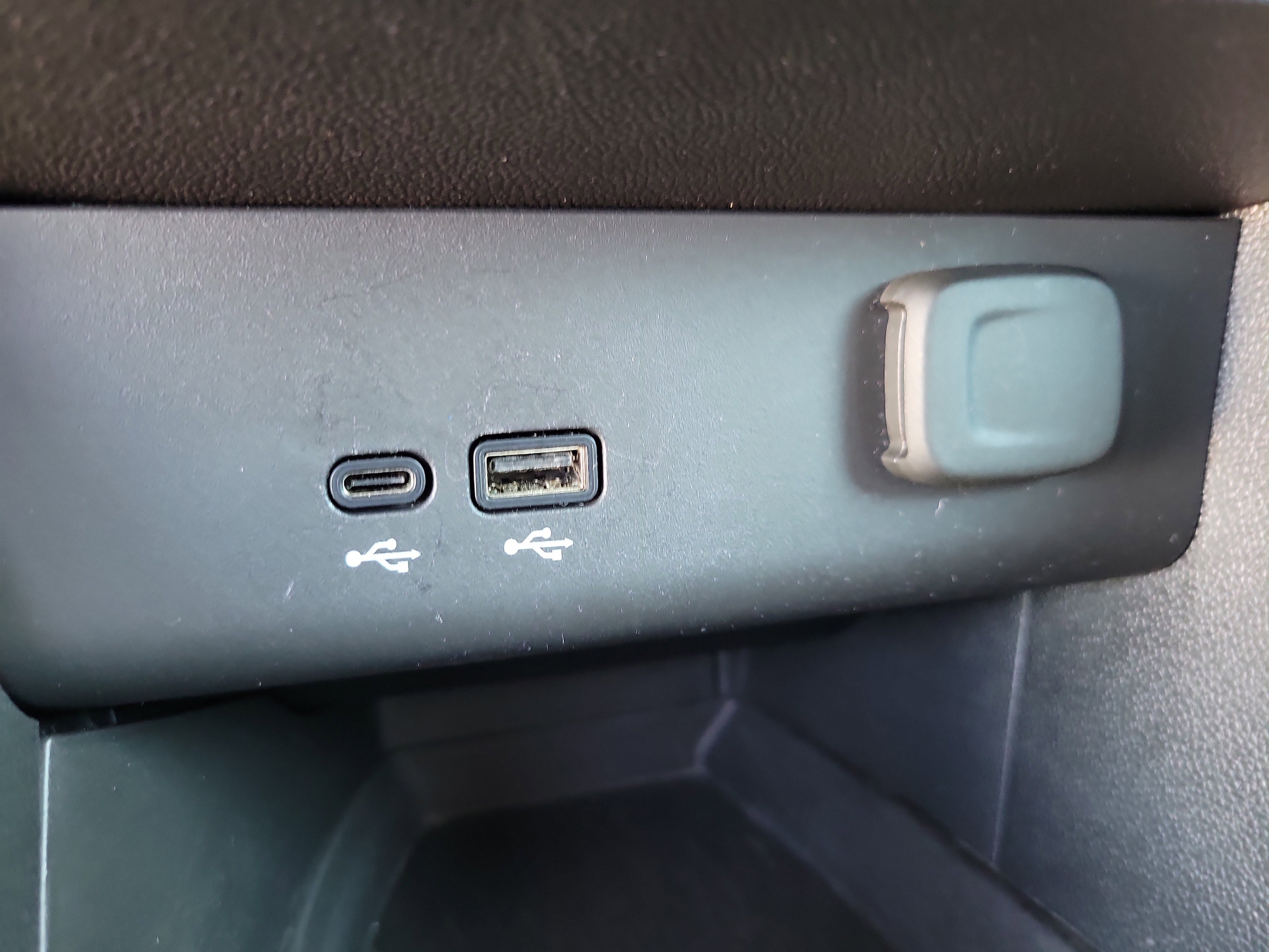 Used 2024 Buick Encore GX Sport Touring w/ Comfort Package FWD image 18