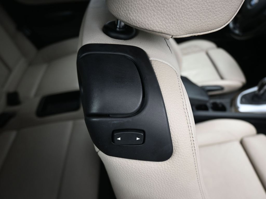 Used 2012 BMW 135i Convertible image 33