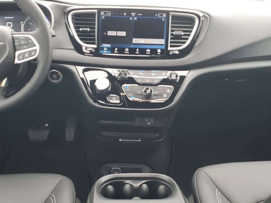 New 2026 Chrysler Voyager LX image 28