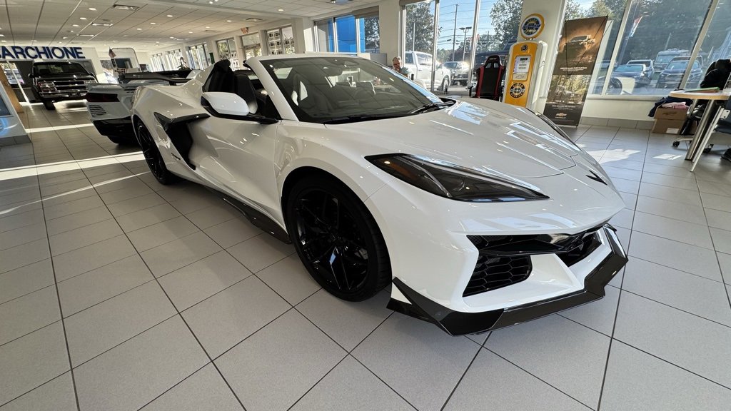 Used 2025 Chevrolet Corvette Z06 image 2