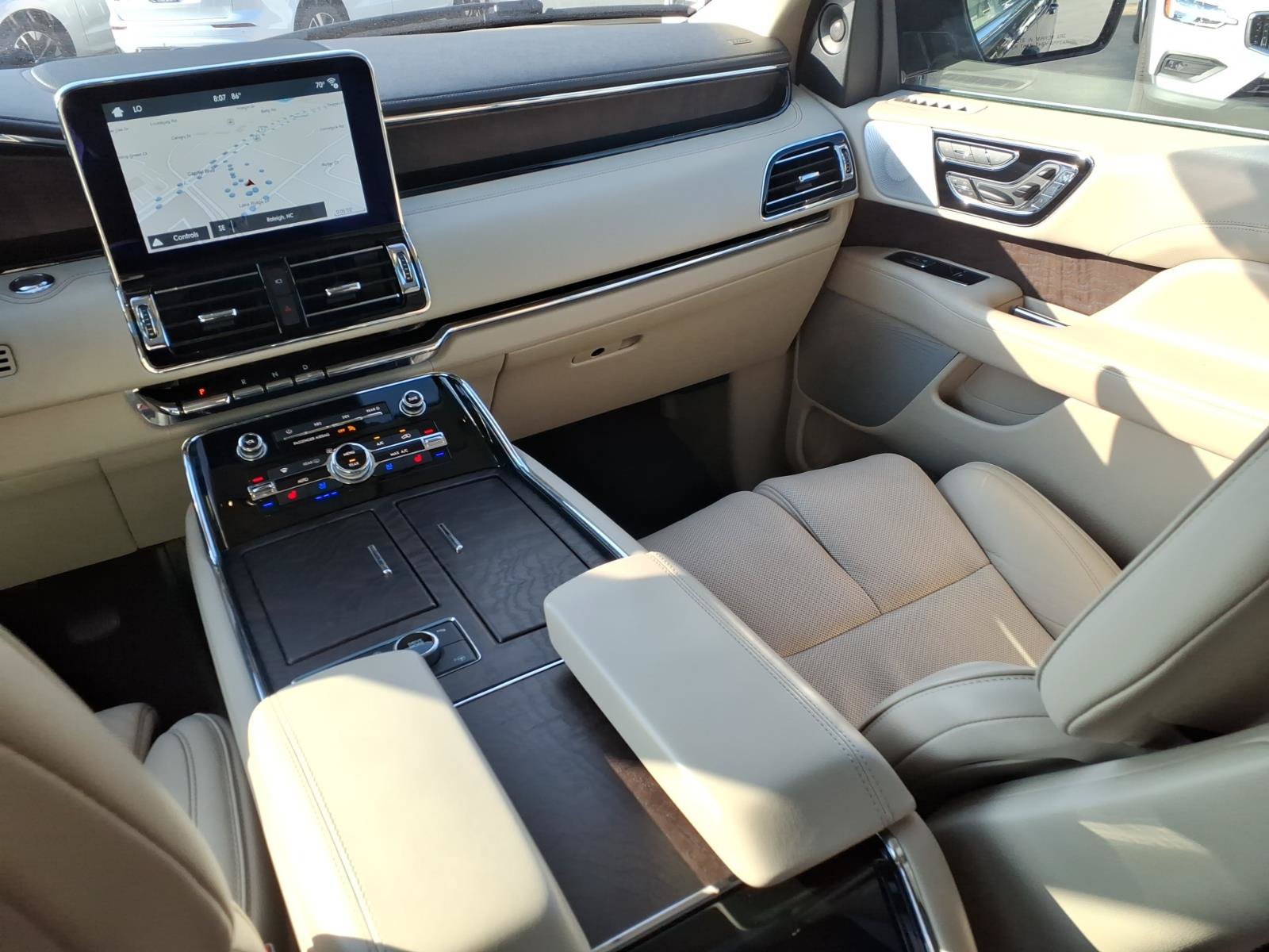 Used 2019 Lincoln Navigator Reserve AWD/4WD image 13
