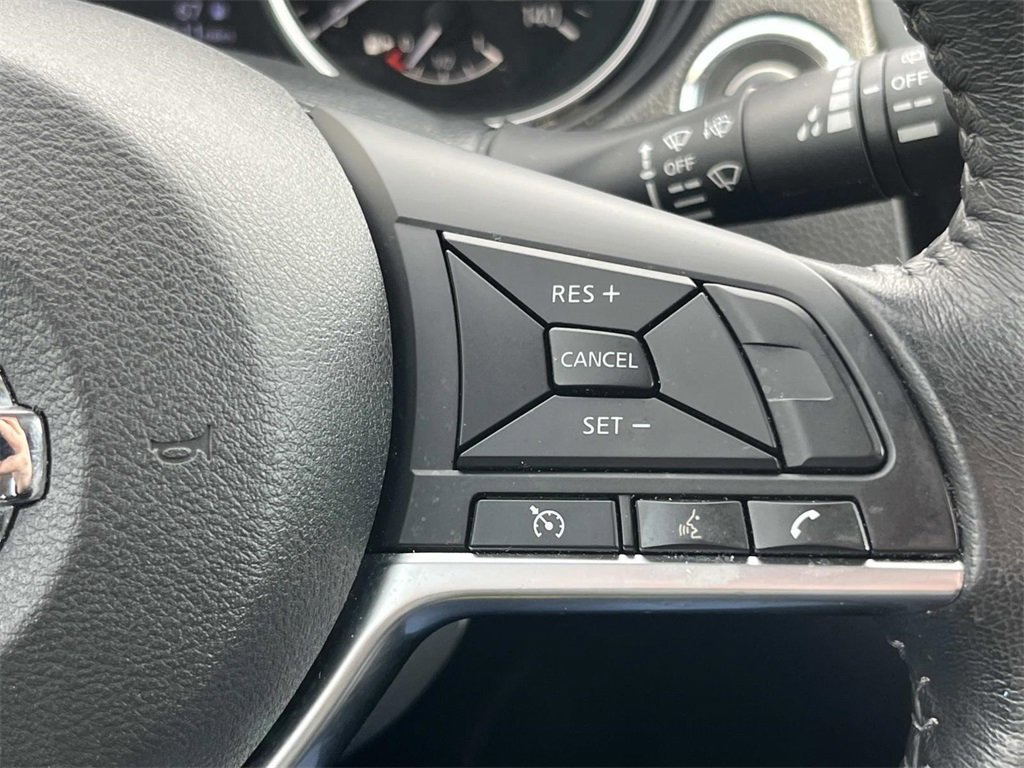 Used 2018 Nissan Rogue SV image 24