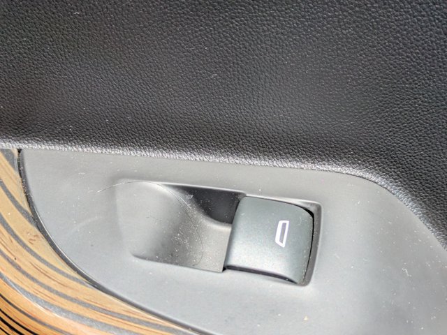 Used 2021 GMC Acadia SLE w/ Driver Convenience Package FWD image 33