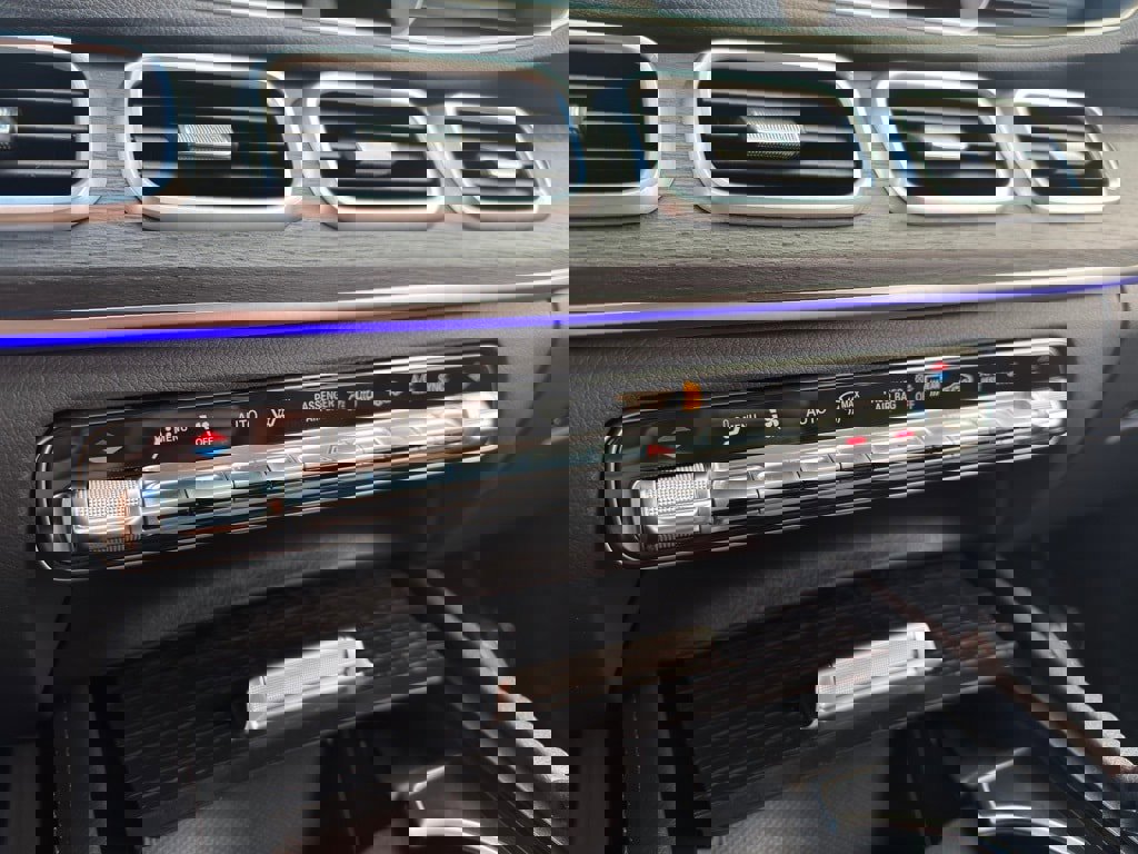 Used 2022 Mercedes-Benz GLE 350 4MATIC w/ Premium Package image 22