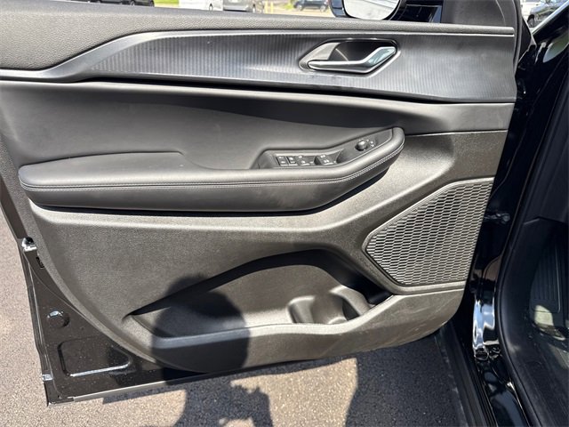 New 2025 Jeep Grand Cherokee L Altitude image 12